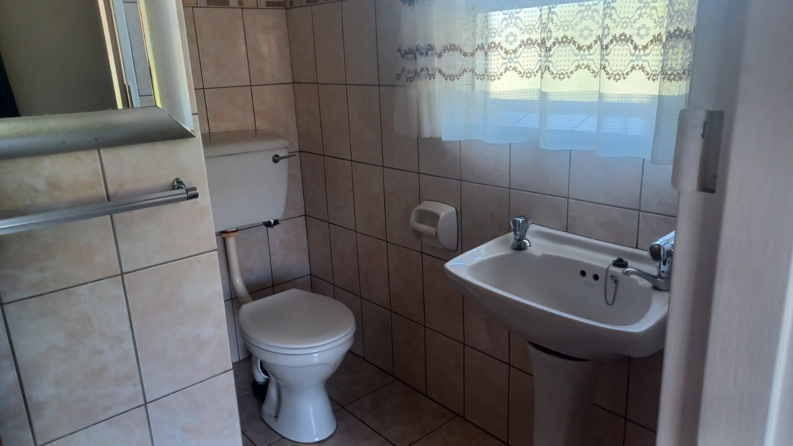 4 Bedroom Property for Sale in Oakglen Western Cape